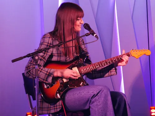 [Vidéo] Clara Luciani chante dans le grand studio de Sweet FM